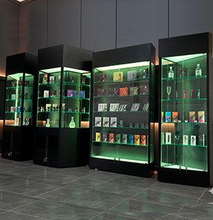 Weed Showcases